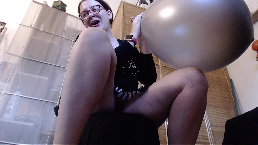 nicolettaembassi huge gray balloon to inflate and squirt