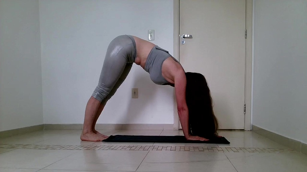 pissvids adorable yoga exercicies pissing without take pants off 1 11 2023 1800