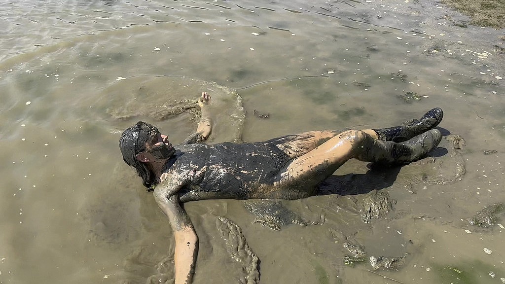 PornBox: Estuary Mud Girl Playing In The Nude (Wam, Wet And Messy) – 11/20/2022 18:00