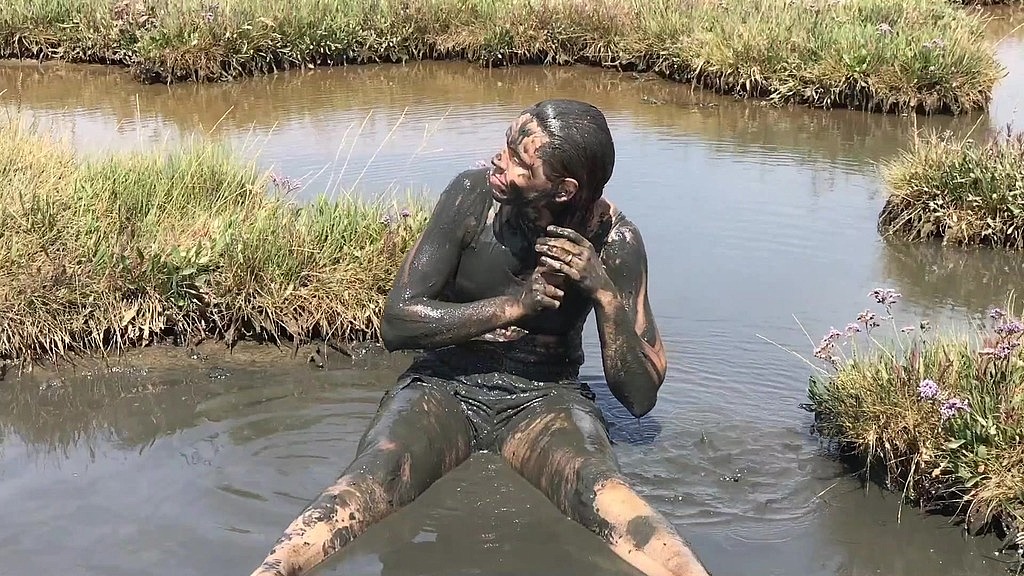 PornBox: Playing In The Muddy Estuary (Wam, Wet And Messy) – 11/19/2022 18:00