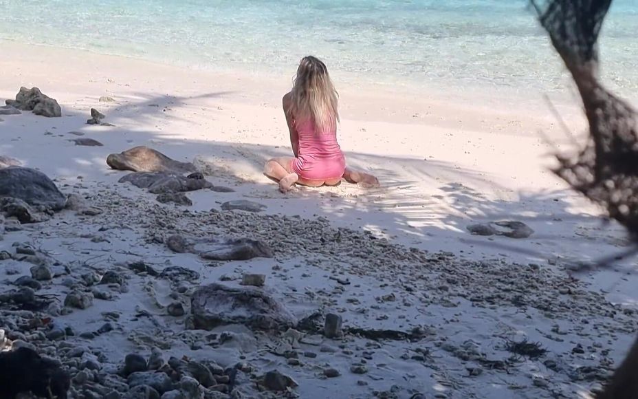 GCA - Public Beach Moments 2023 Masturbation Squirting Orgasm - 9/12/2024