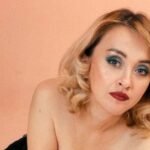 amateur-webcam-model-evangelinalin-shares-her-passionate-performance-1