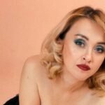 Amateur Webcam Model EvangelinaLin Shares Her Passionate Performance