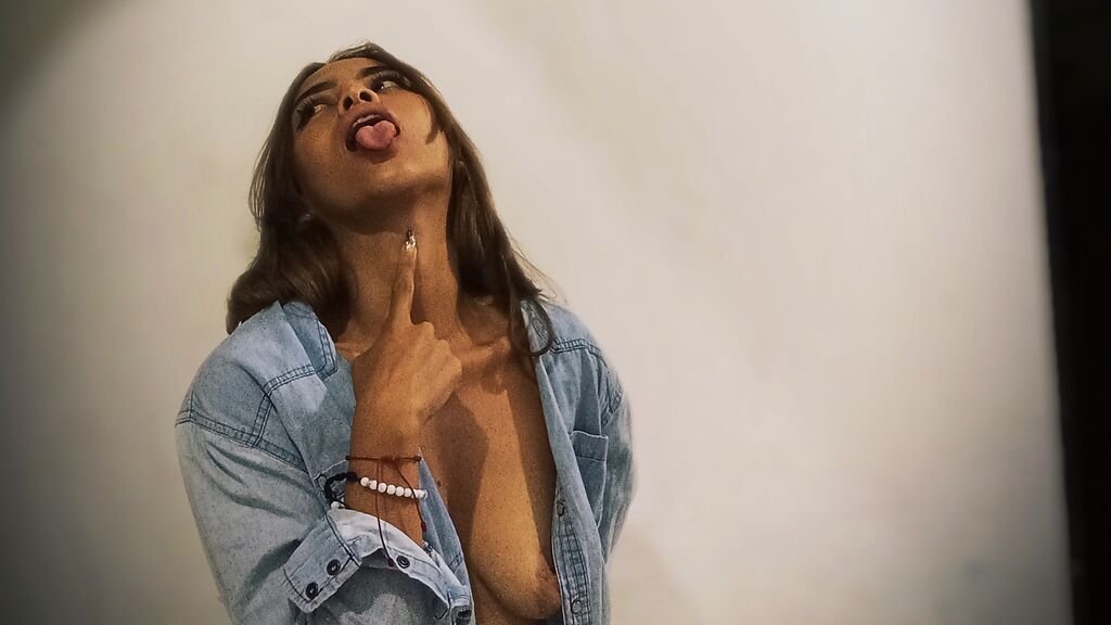 amateur-webcam-model-extraordinaire-esmeraldavegaas-unforgettable-adventures