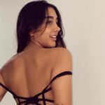 amateur-webcam-model-fiorellarigone-shares-her-passionate-performance