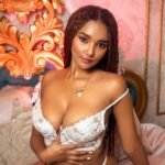 amateur-webcam-model-gabiroux-shares-her-unique-perspective-1