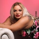 amateur-webcam-model-gilliandudley-shares-her-unique-perspective