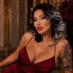 Amateur Webcam Model IssaSmith Shares Her Passionate Performances