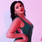 Amateur Webcam Model JulietKalen Shares Her Passionate Performances