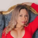 amateur-webcam-model-jullyfoster-shares-her-passionate-performance