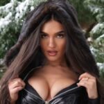 amateur-webcam-model-karolinaalpha-shares-her-passionate-performance-1
