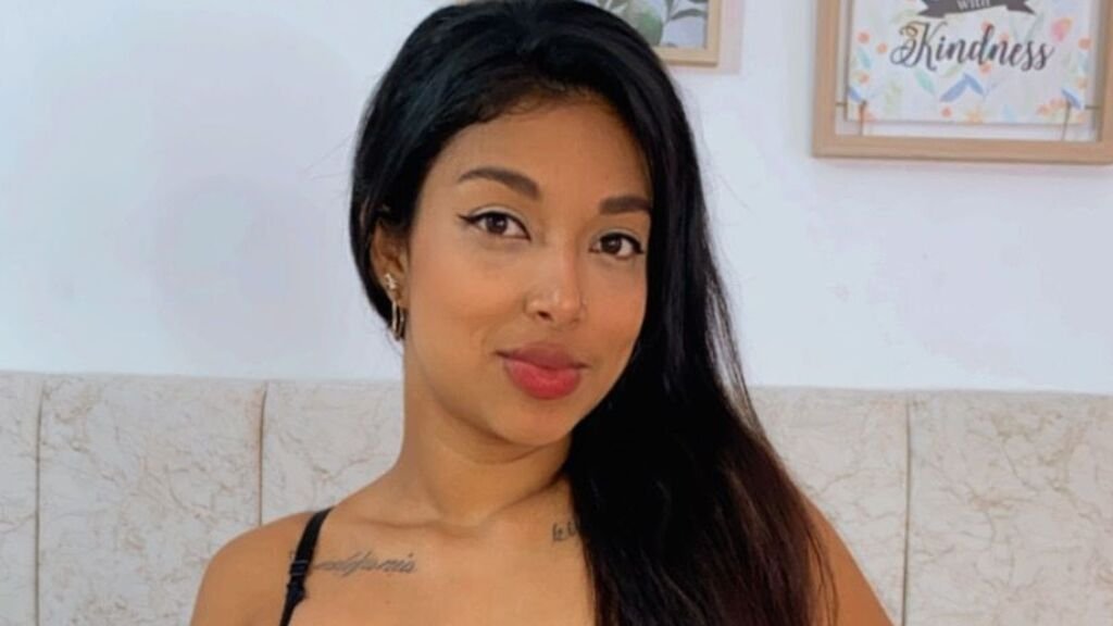 amateur-webcam-model-kendalllee-shares-her-unique-talents