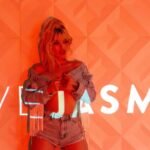 Amateur Webcam Model KhloeVoss Shares Her Passionate Performance