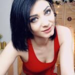 amateur-webcam-model-laiscrissp-shares-her-passionate-performance-1