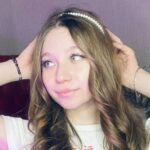 amateur-webcam-model-marytail-shares-her-unique-talents