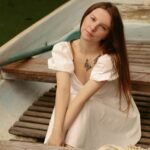 amateur-webcam-model-miaevanes-shares-her-passionate-performance-1