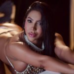 Amateur Webcam Model OrianaRossy Shares Her Passionate Performances