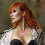 Amateur Webcam Model PaulaEverett Shares Her Passionate Performances