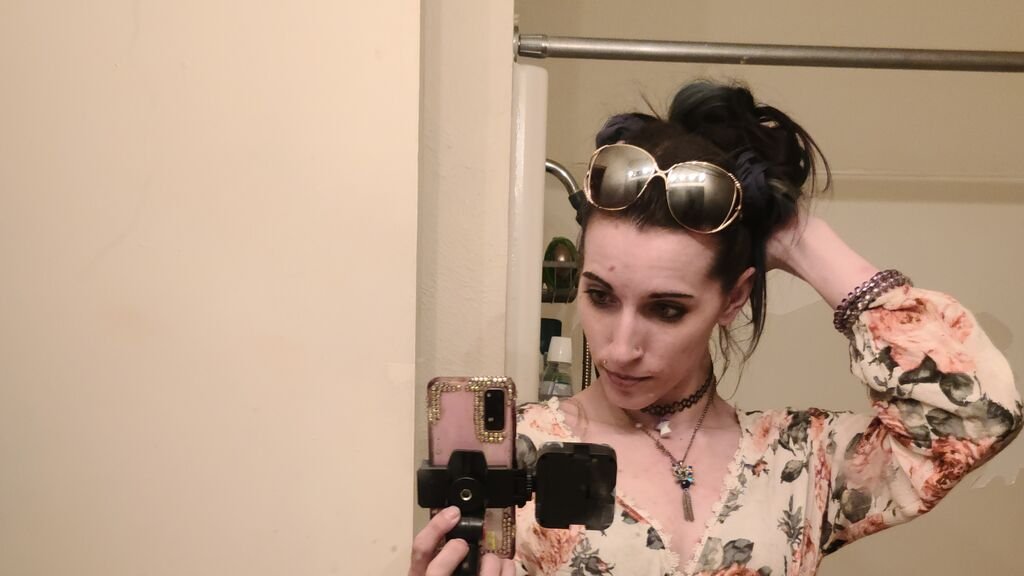 Amateur Webcam Model PhoebeStevens Shares Her Unique Perspective