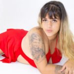 Amateur Webcam Model SharlotteBeez Brings Authenticity to Online Performances