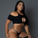 Amateur Webcam Model SharlottMills: Unveiling Her Passion
