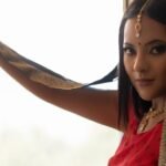 anoukchopra-beyond-the-webcam-glow
