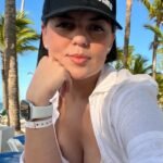 from-amateur-to-webcam-model-alana-romos-journey-1