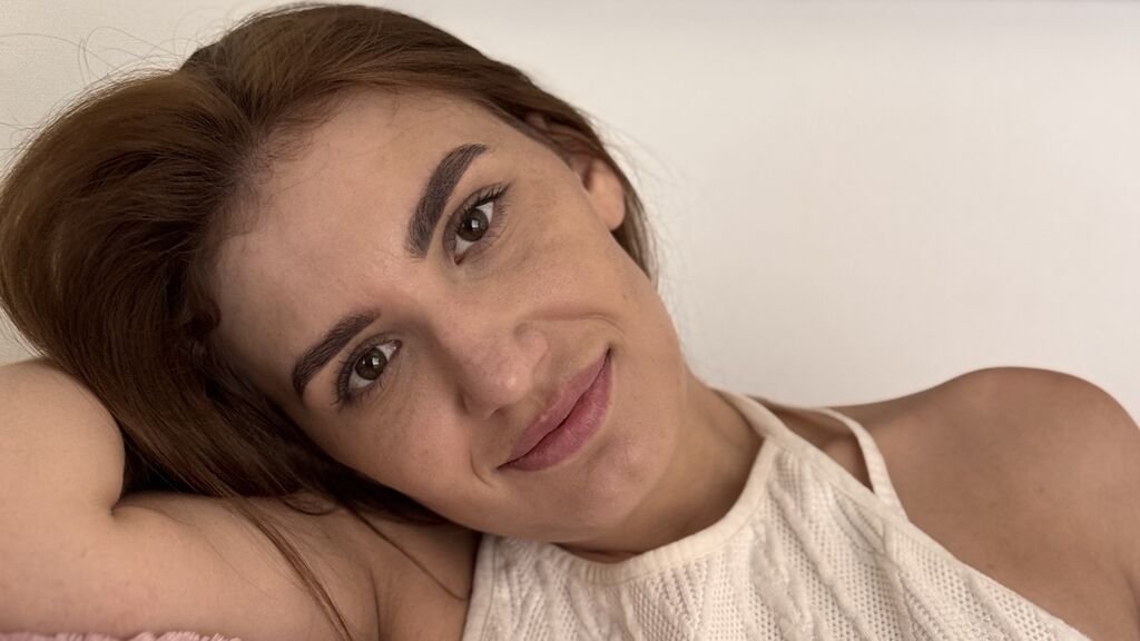 from-amateur-to-webcam-model-daisylays-journey