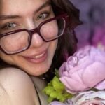 from-amateur-to-webcam-model-ellagartners-journey-1