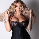 From Amateur to Webcam Model: JuliaNoir’s Journey