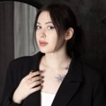 from-amateur-to-webcam-model-lanamondes-journey-1