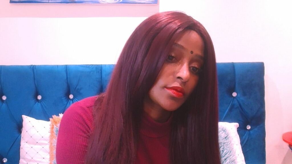 from-amateur-to-webcam-model-my-journey-with-cocosharly