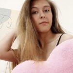 from-amateur-to-webcam-model-my-journey-with-evawillsons