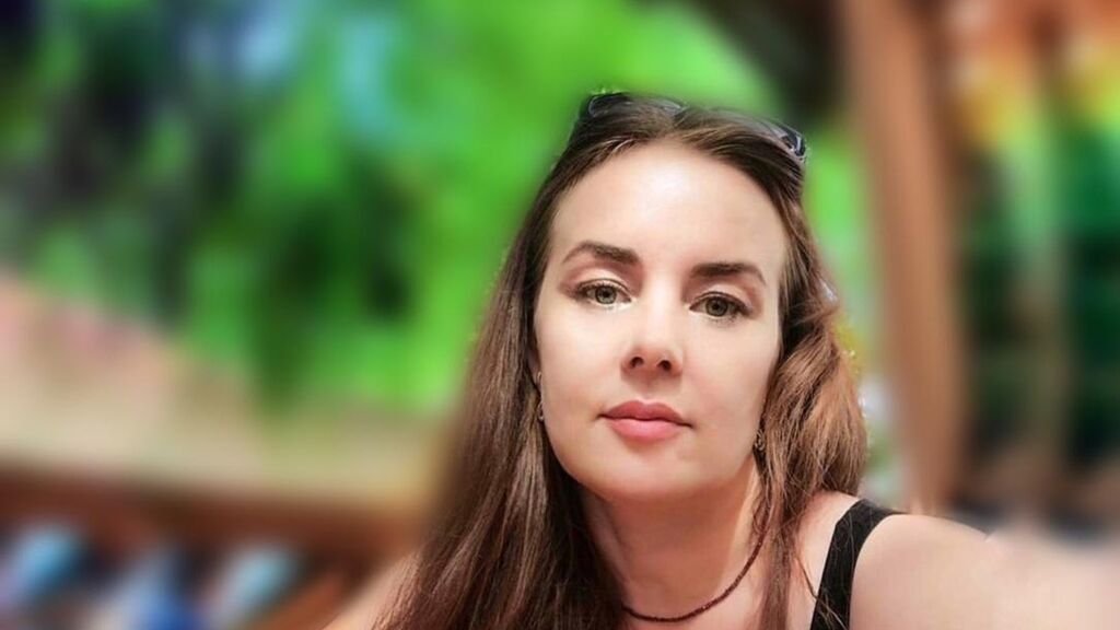 from-amateur-to-webcam-model-my-journey-with-juliaanwer