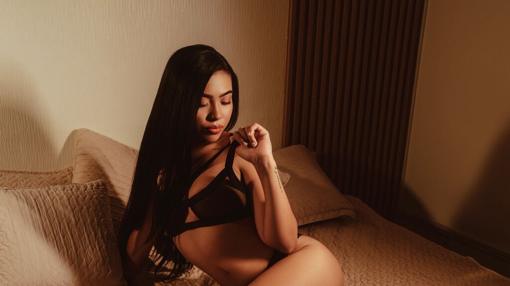 from-amateur-to-webcam-model-my-journey-with-naomielordi-1