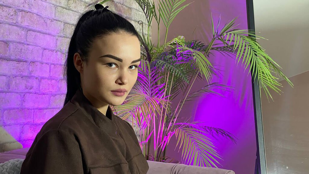From Amateur to Webcam Model: SabrinaWhile's Journey