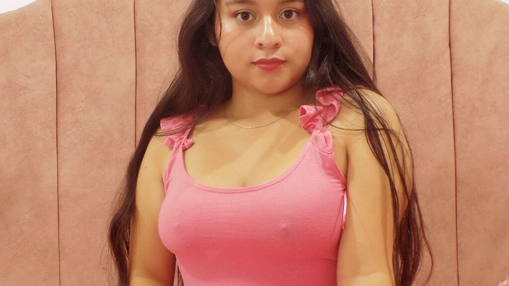 from-amateur-to-webcam-model-sofiwruzs-journey