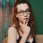 from-amateur-to-webcam-model-the-rise-of-joanamollins