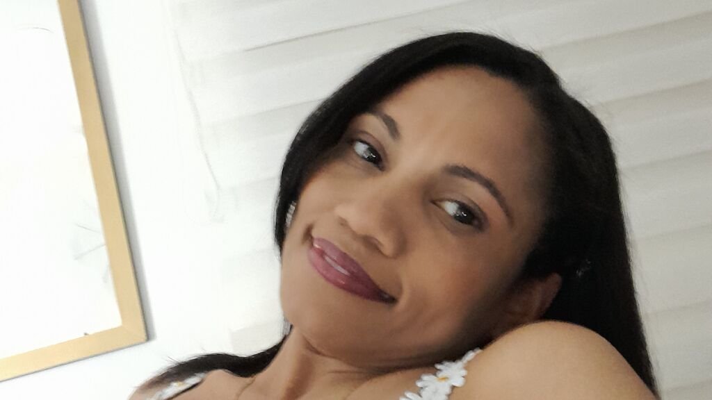 from-hobby-to-career-the-rise-of-amateur-webcam-model-thasa-turner