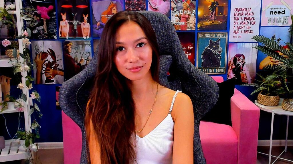 from-hobby-to-fame-the-rise-of-amateur-webcam-model-lanabakers-1