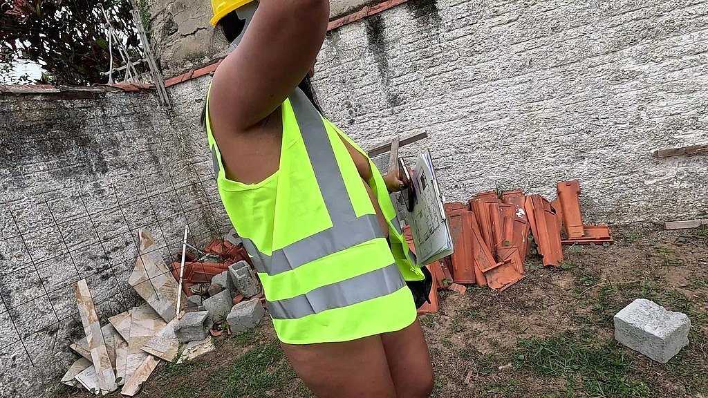inspetor-surpreende-cena-intima-na-obra