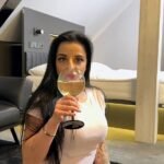 jolanas-first-piss-drinking-experience-1