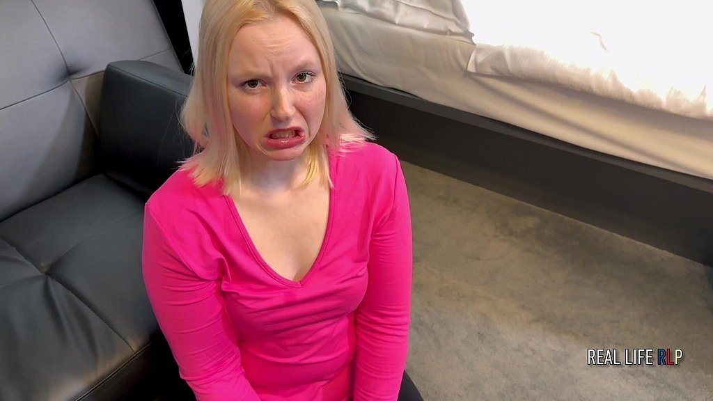 julias-first-anal-more-a-raw-encounter-1