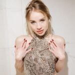 miaelliens-cam-more-than-just-pixels