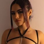 scarletteross-amateur-webcam-model-shares-her-passion-1
