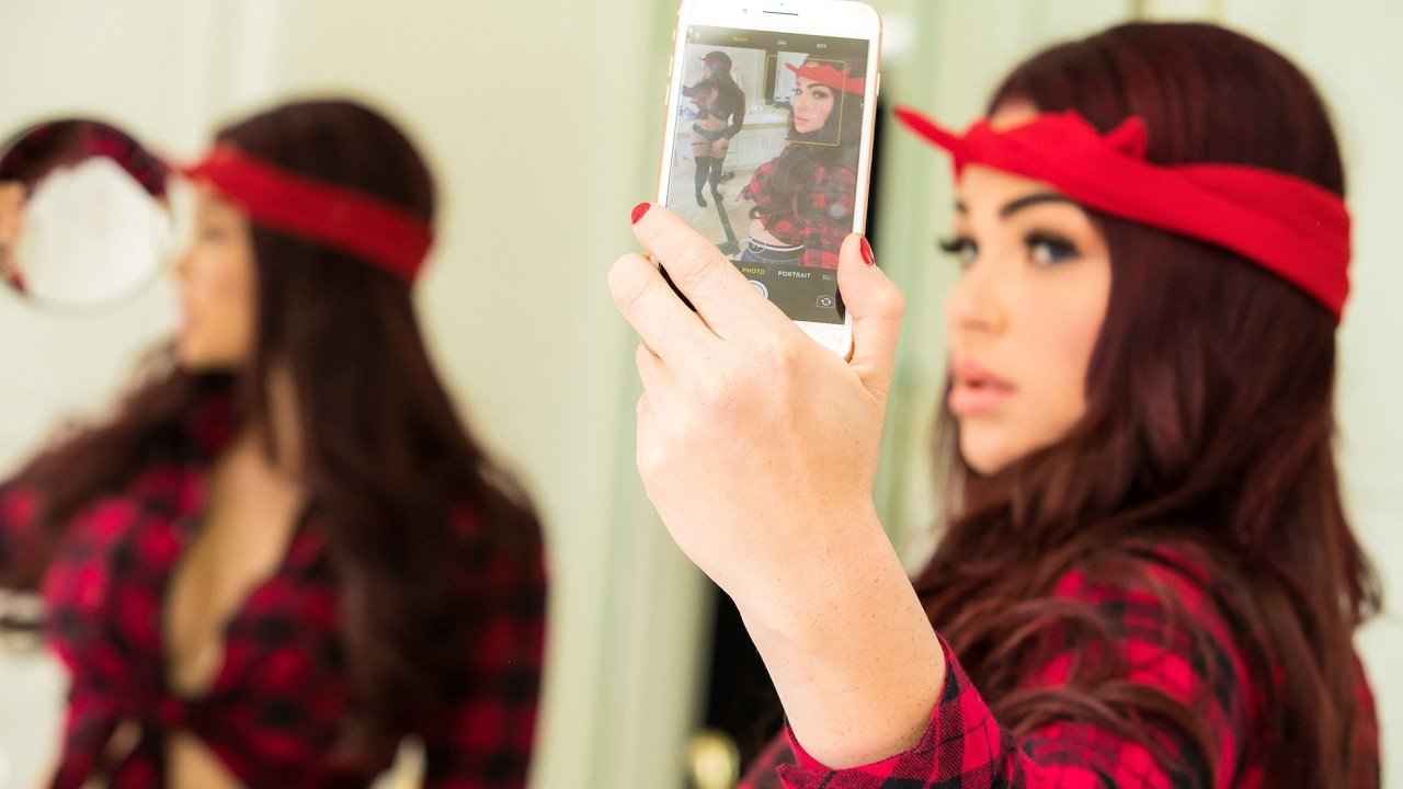 selfie-critical-a-brazzers-expose