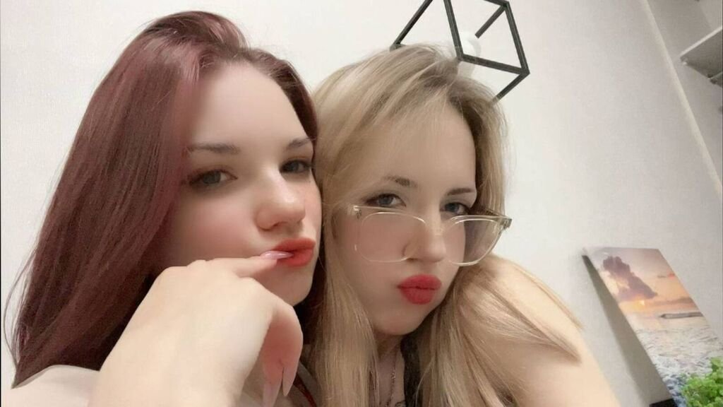 silviaandsynnove-the-dynamic-cam-duo