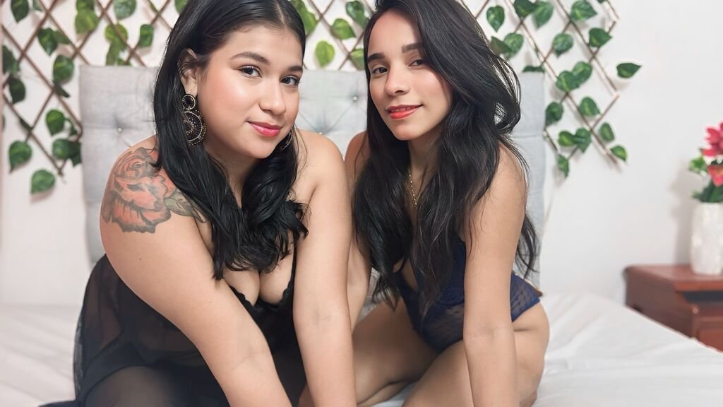 sofiaandlana-two-cams-one-unforgettable-stream