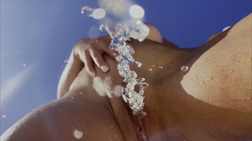 Monika Fox's Yacht Encounter Revealed