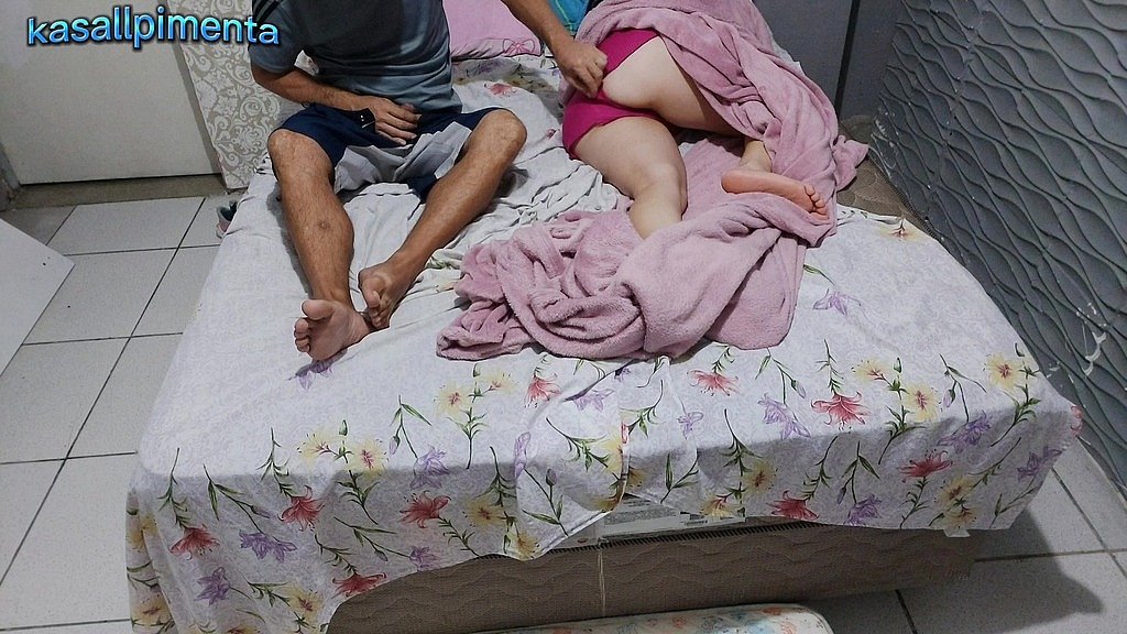 Padrasto Mente Para Dividir Cama Com Enteada